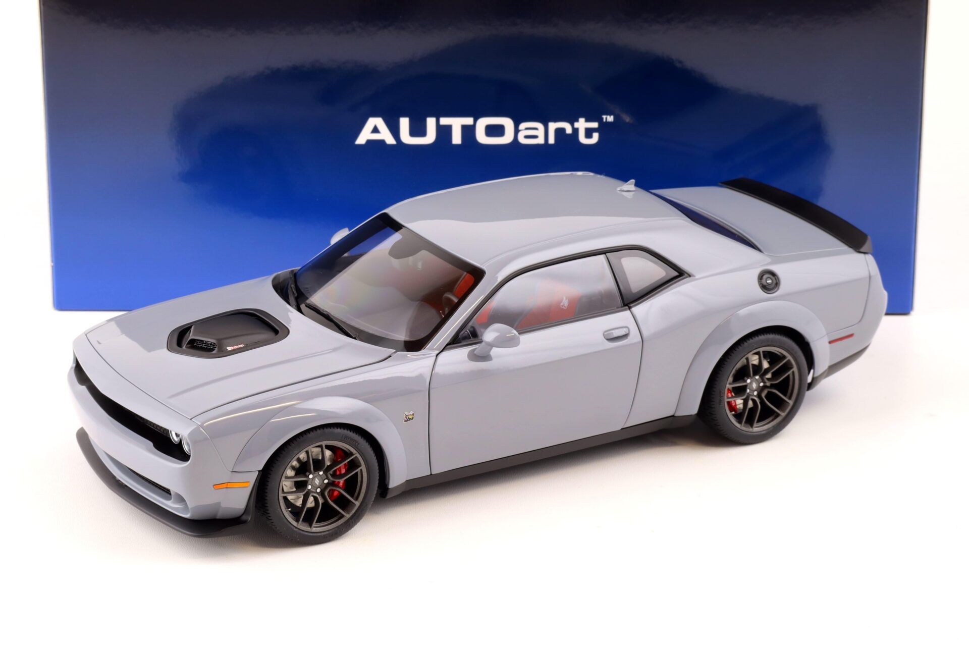 1:18 AUTOart Dodge Challenger R/T Scat Pack Widebody 2022 Smoke show 71774