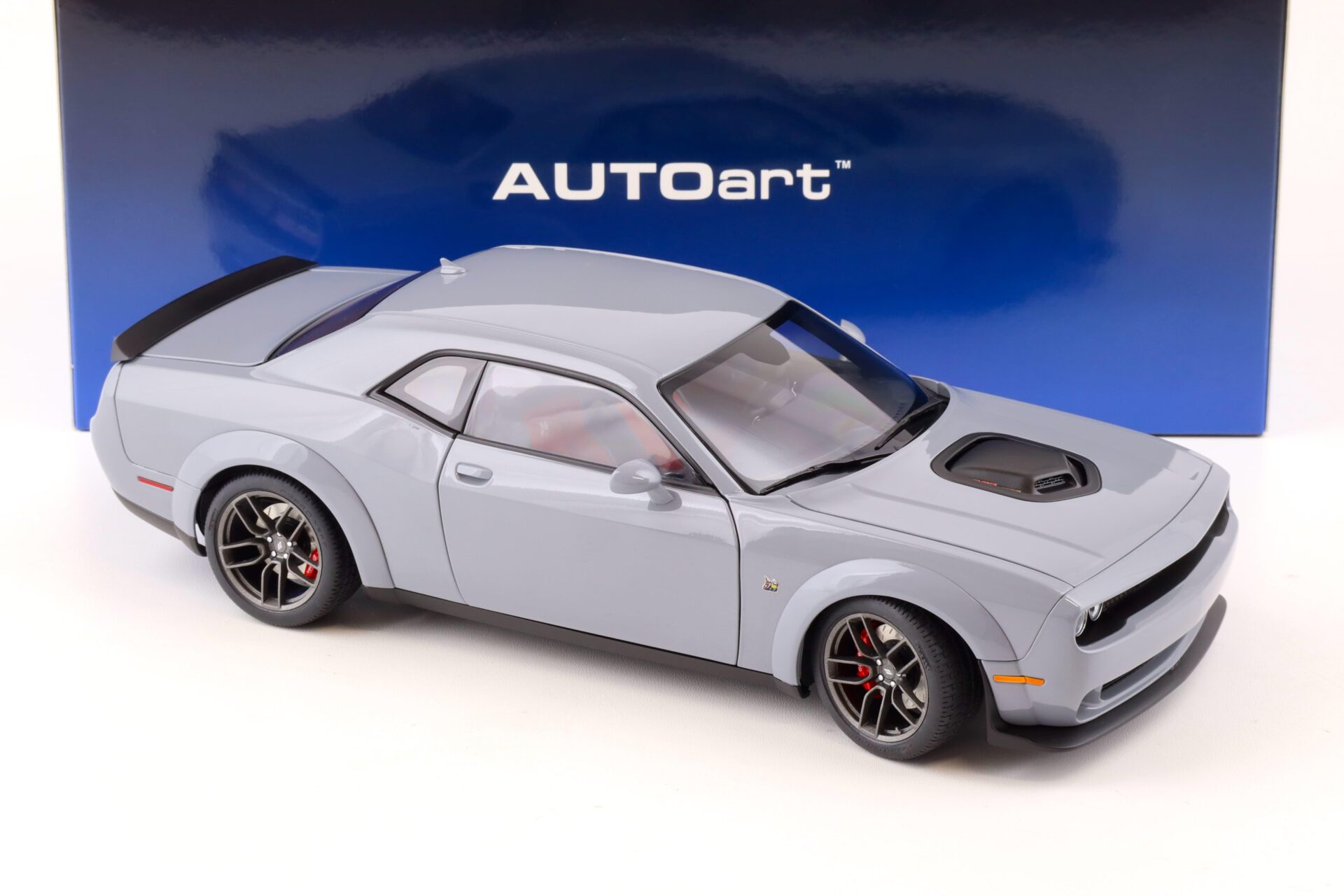 1:18 AUTOart Dodge Challenger R/T Scat Pack Widebody 2022 Smoke show 71774
