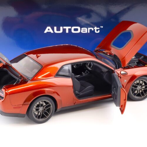 1:18 AUTOart Dodge Challenger R/T Scat Pack Widebody 2022 Sinamon Stick 71773