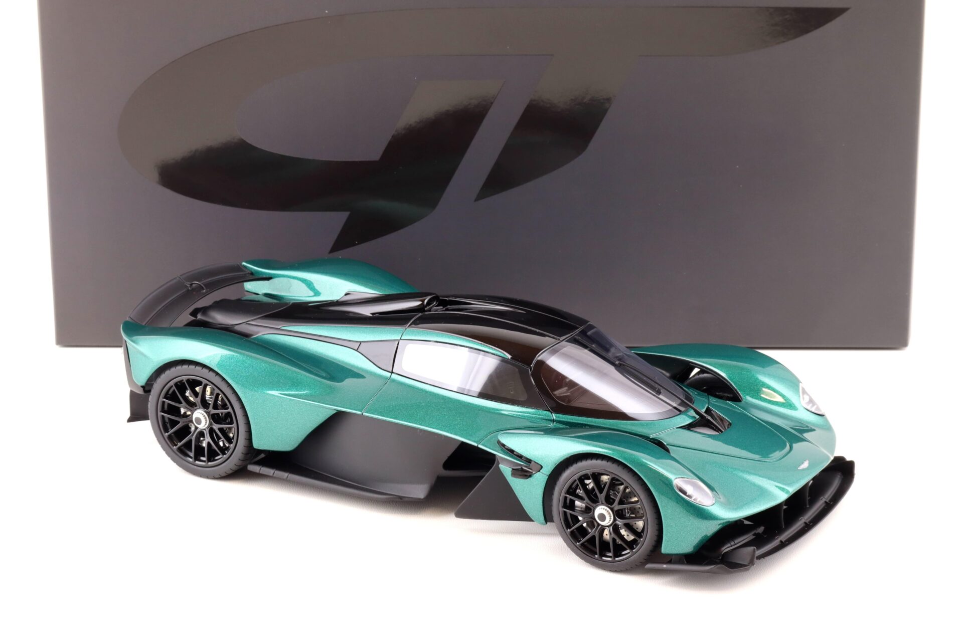 1:18 GT Spirit GT435 Aston Martin Valkyrie 2021 Racing green metallic/ black