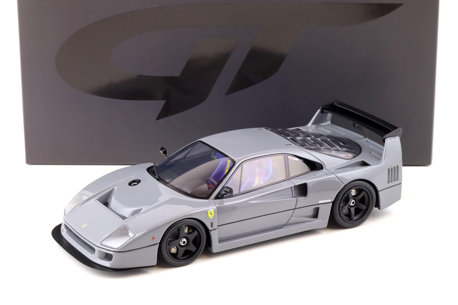 ID 86922 orig.jpg 1:18 GT Spirit GT442 Ferrari F40 Competizione 2002 Nardo grey/ blue seats