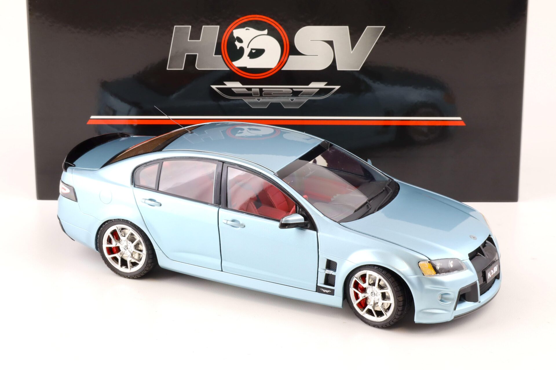 1:18 APEX Holden HSV Commodore W427 Panorama silver Sydney Motorshow Car