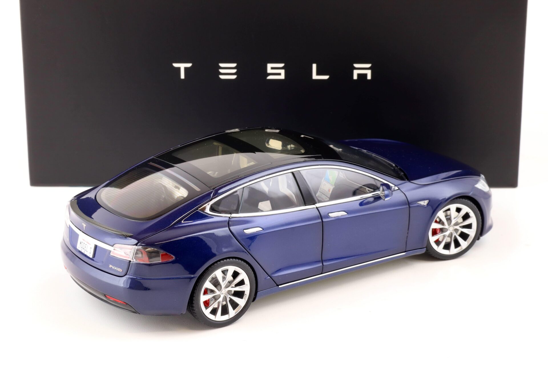 1:18 Original Tesla Model S P100D deep blue Diecast DEALER VERSION