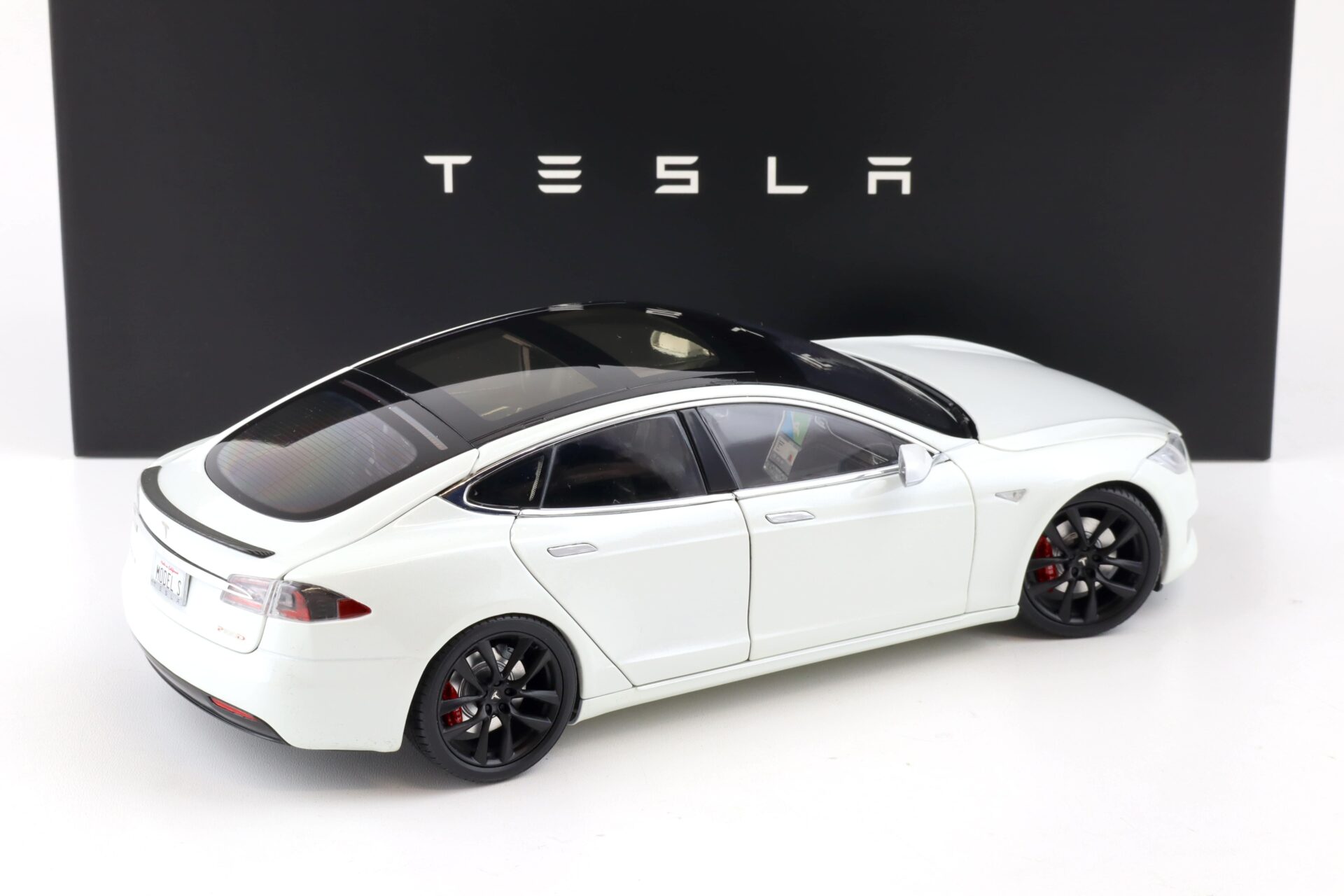 1:18 Original Tesla Model S P100D pearl white Diecast DEALER VERSION
