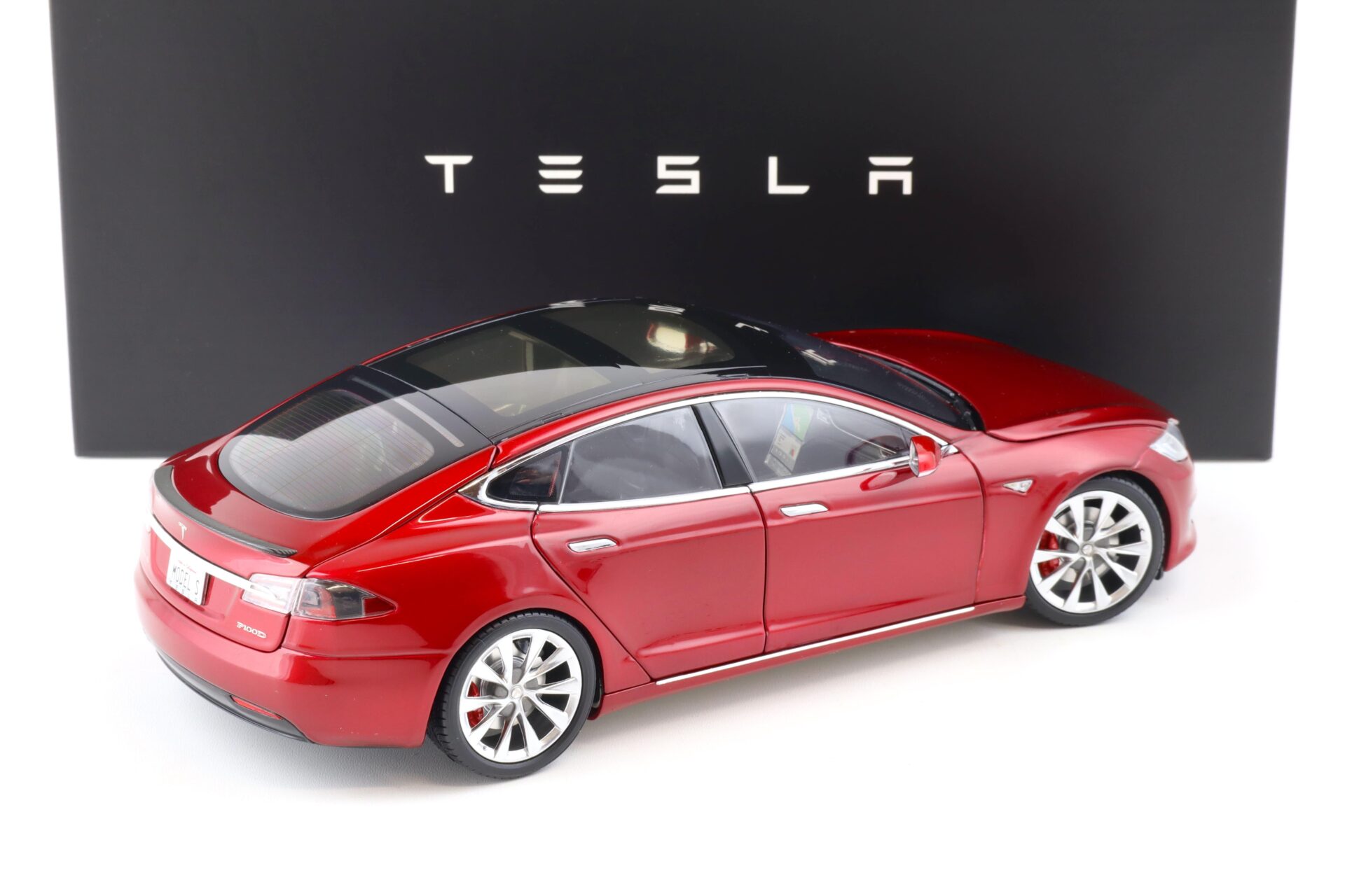 1:18 Original Tesla Model S P100D Multi-Coat red Diecast DEALER VERSION