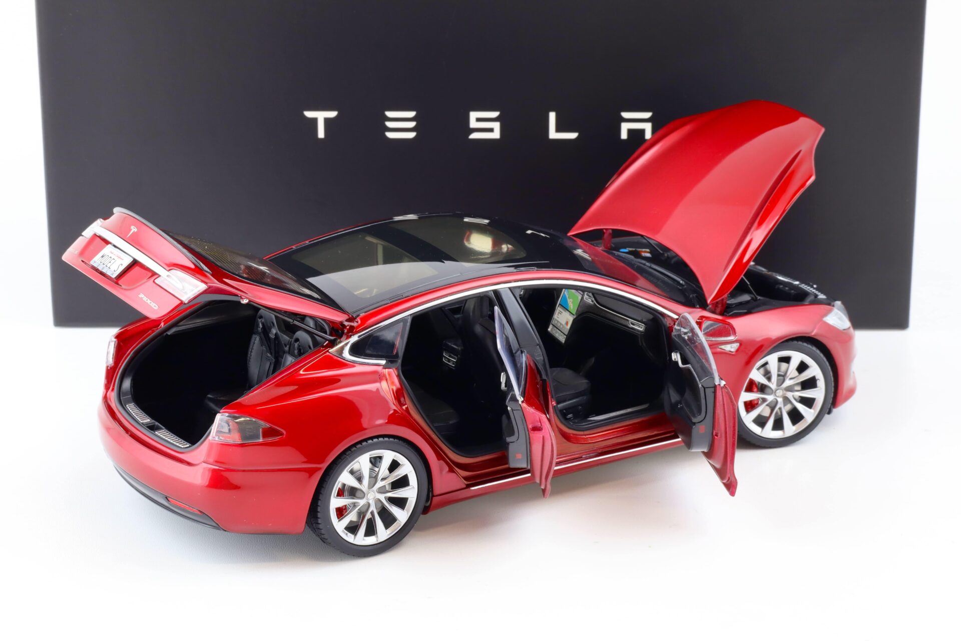 1:18 Original Tesla Model S P100D Multi-Coat red Diecast DEALER VERSION