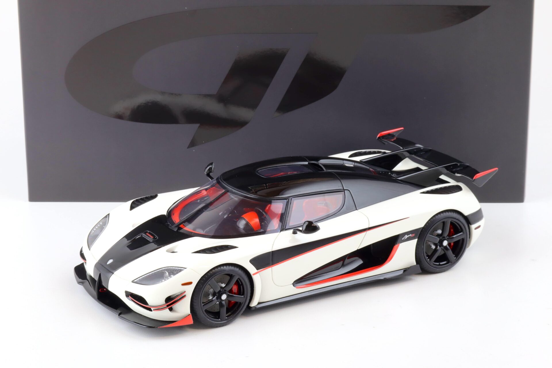 1:18 GT Spirit GT877 Koenigsegg Agera RS Arctic white/ black 2016