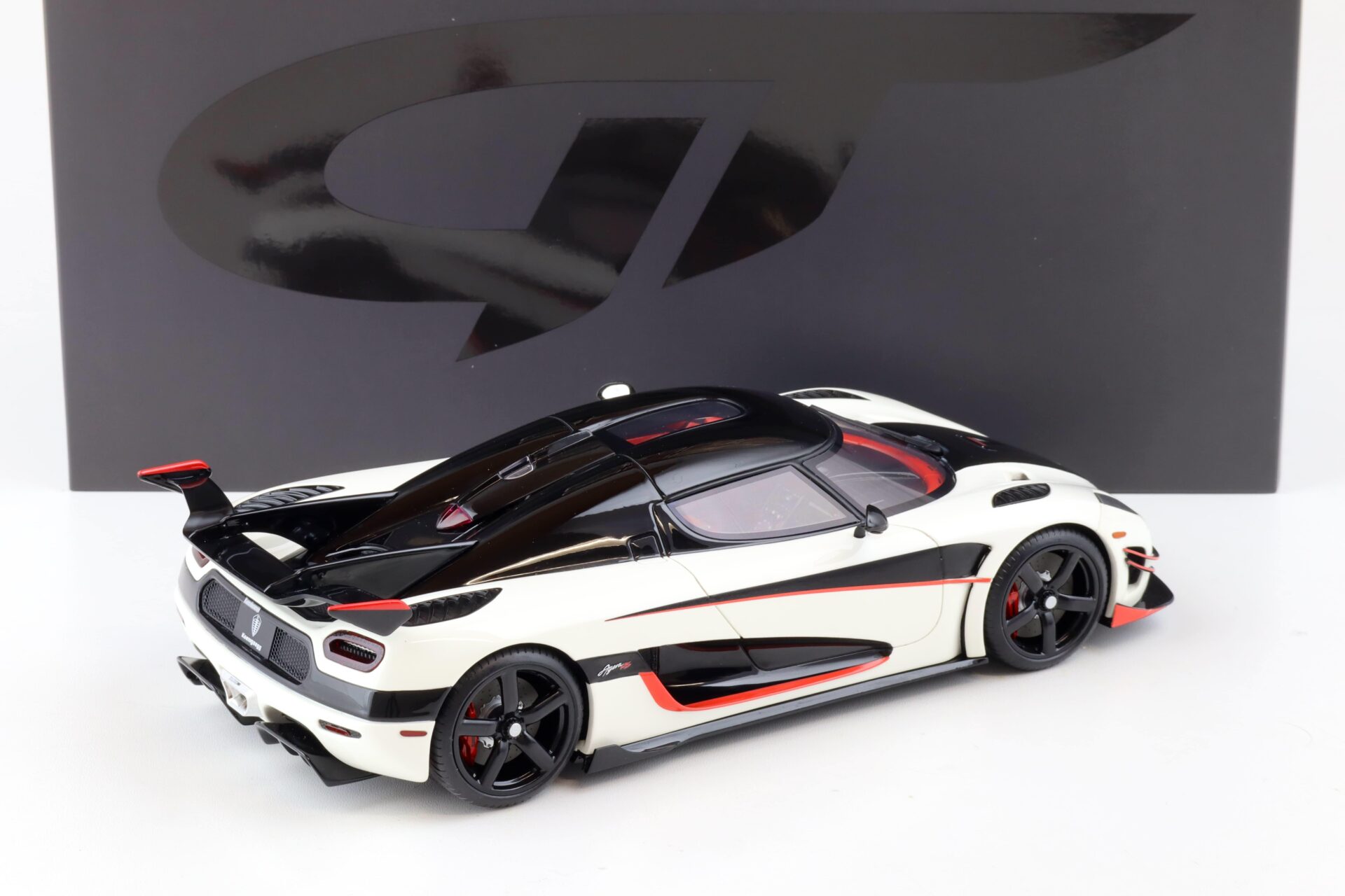 1:18 GT Spirit GT877 Koenigsegg Agera RS Arctic white/ black 2016