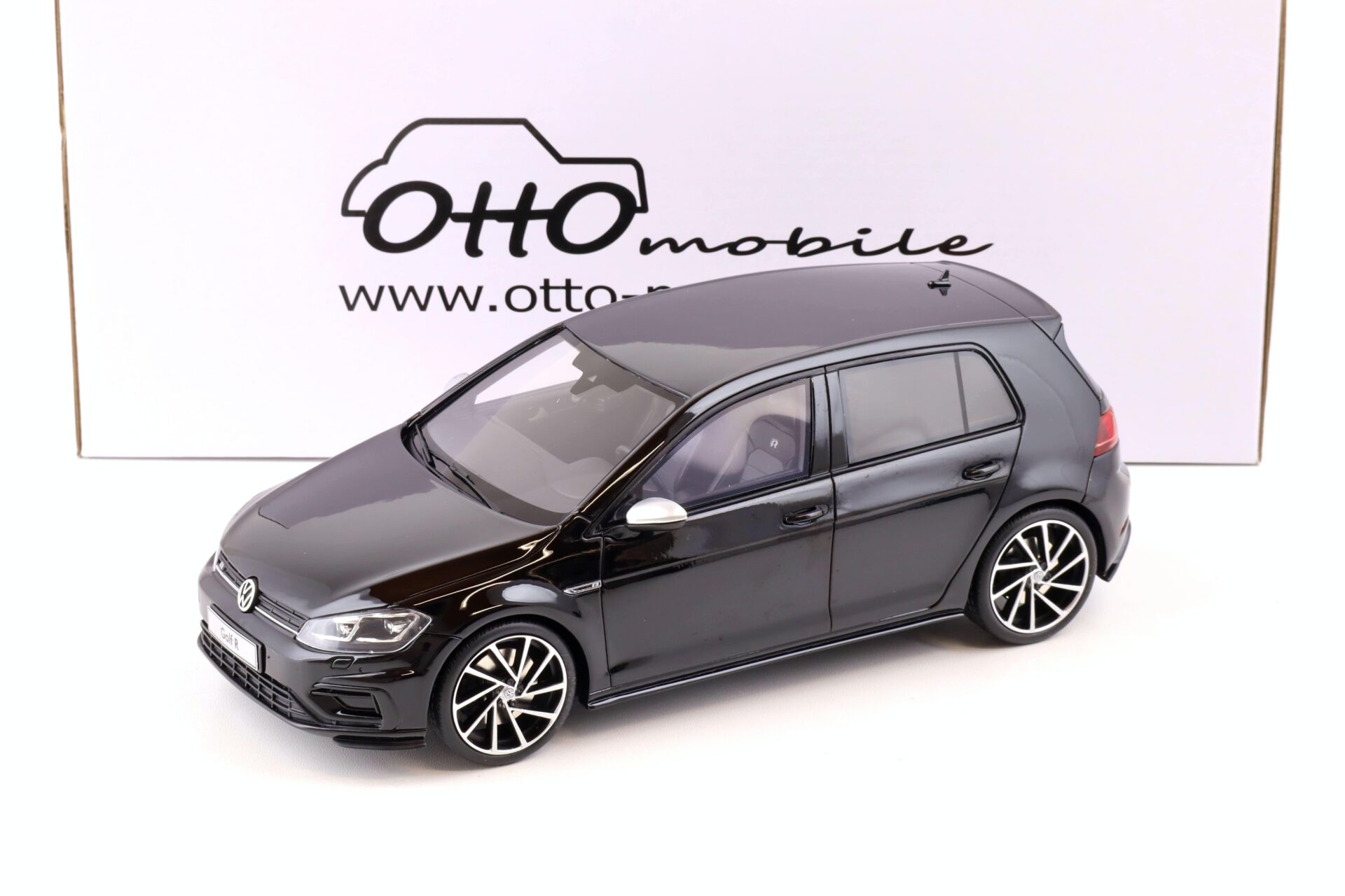 1:18 OTTO mobile OT417 VW Golf VII R 5-Doors black 2017
