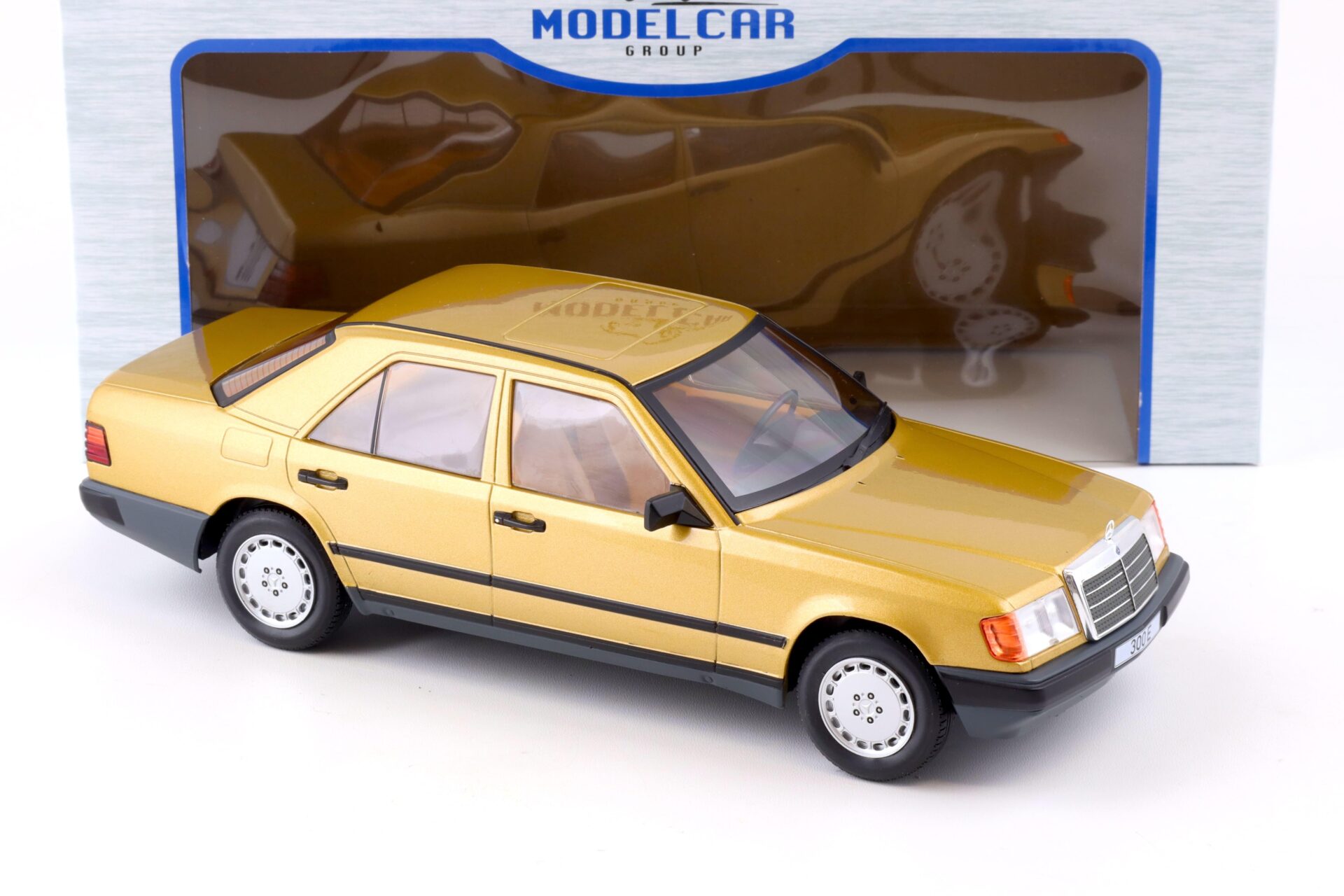 1:18 MCG Mercedes 300E (W124) Limousine Champangner metallic 1984