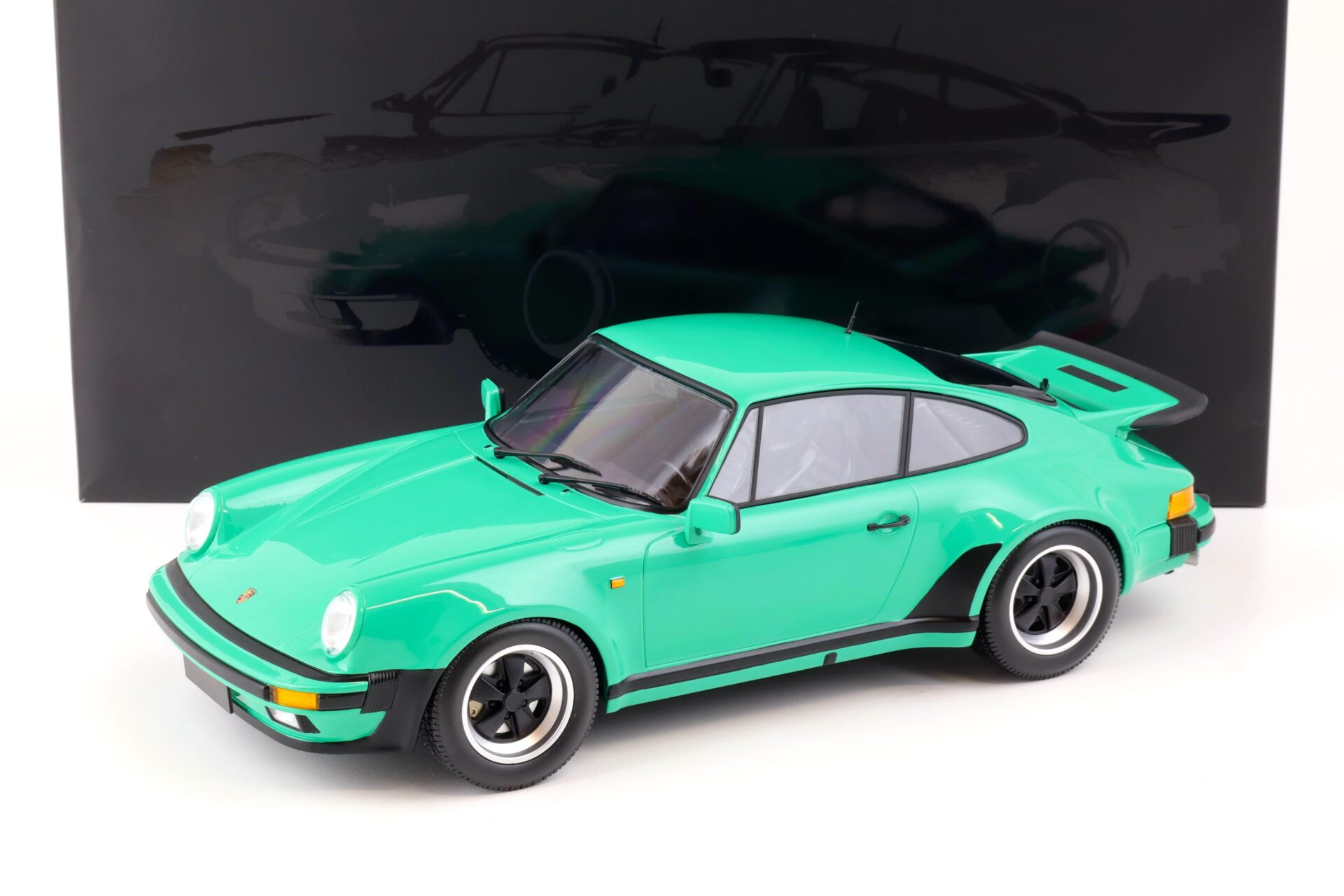 1:12 Minichamps Porsche 911 (930) Turbo Coupe 1977 mint green