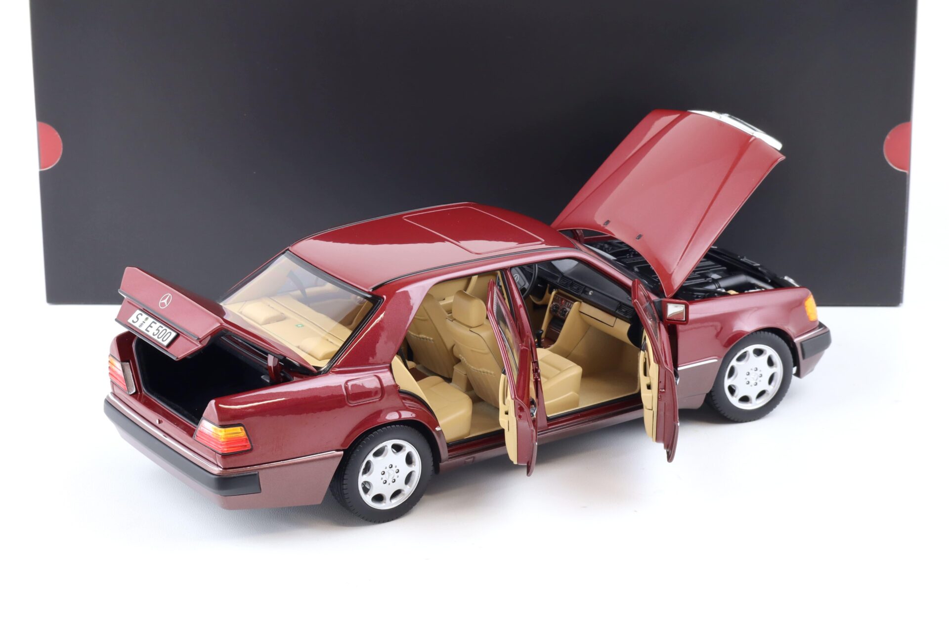 1:18 Norev Mercedes 500 E W124 Limousine 1992 almandine red DEALER VERSION