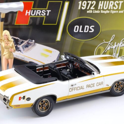 1:18 ACME 1972 HURST Oldsmobile 442 Convertible Pace Car with Lida Vaughn Figure