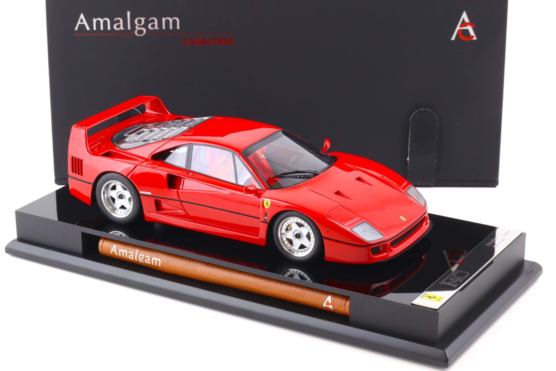 1:18 Amalgam Ferrari F40 Coupe red 1987 Highend Resin with showcase M5904