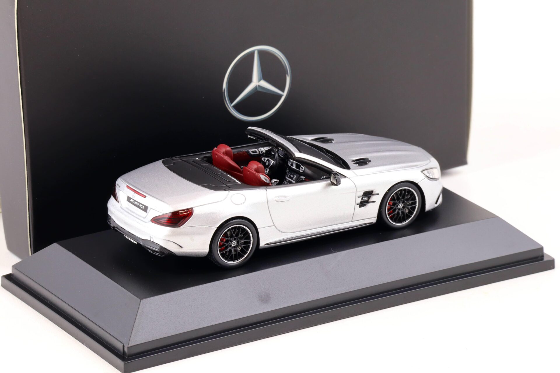 1:43 Spark Mercedes SL 63 AMG Convertible R231 iridium silver DEALER VERSION