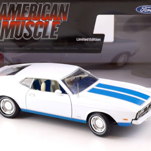 1:18 Auto World 1972 Ford Mustang Fastback Sprint Class of 1972 white/ blue