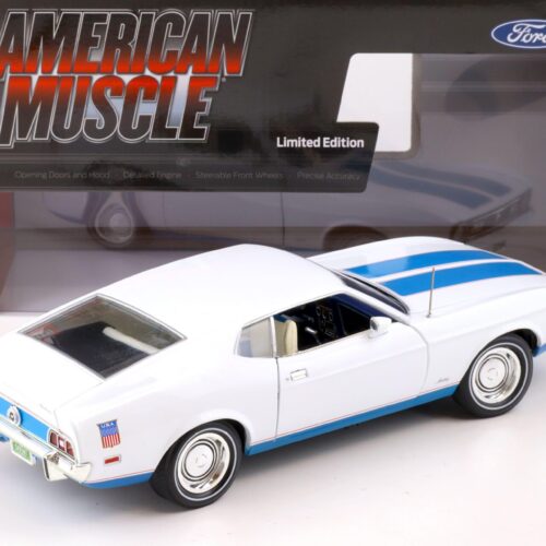 1:18 Auto World 1972 Ford Mustang Fastback Sprint Class of 1972 white/ blue