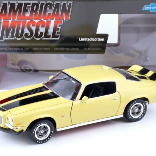 1:18 Auto World 1972 Chevrolet Camaro RS/ Z28 Coupe cream yellow/ black stripes
