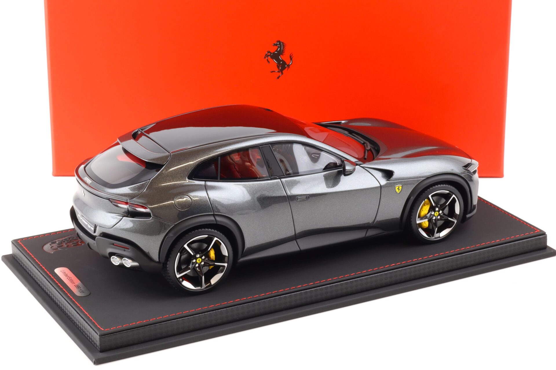 1:18 BBR Ferrari Purosangue Grigio Silverstone metallic/ red interior - Limited 100 pcs.