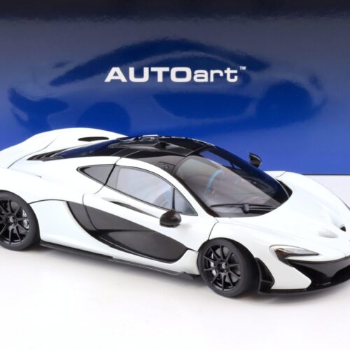 1:18 AUTOart McLAREN P1 2013 Alaskan Diamond white/ blue black interior 76066