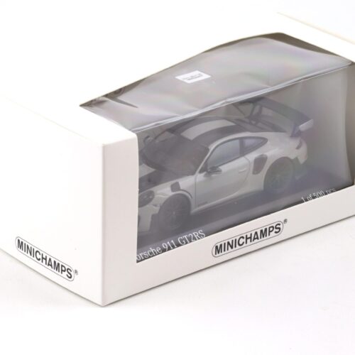 1:43 Minichamps Porsche 911 (991.2) GT2 RS Weissach Package 2018 chalk/ black wheels