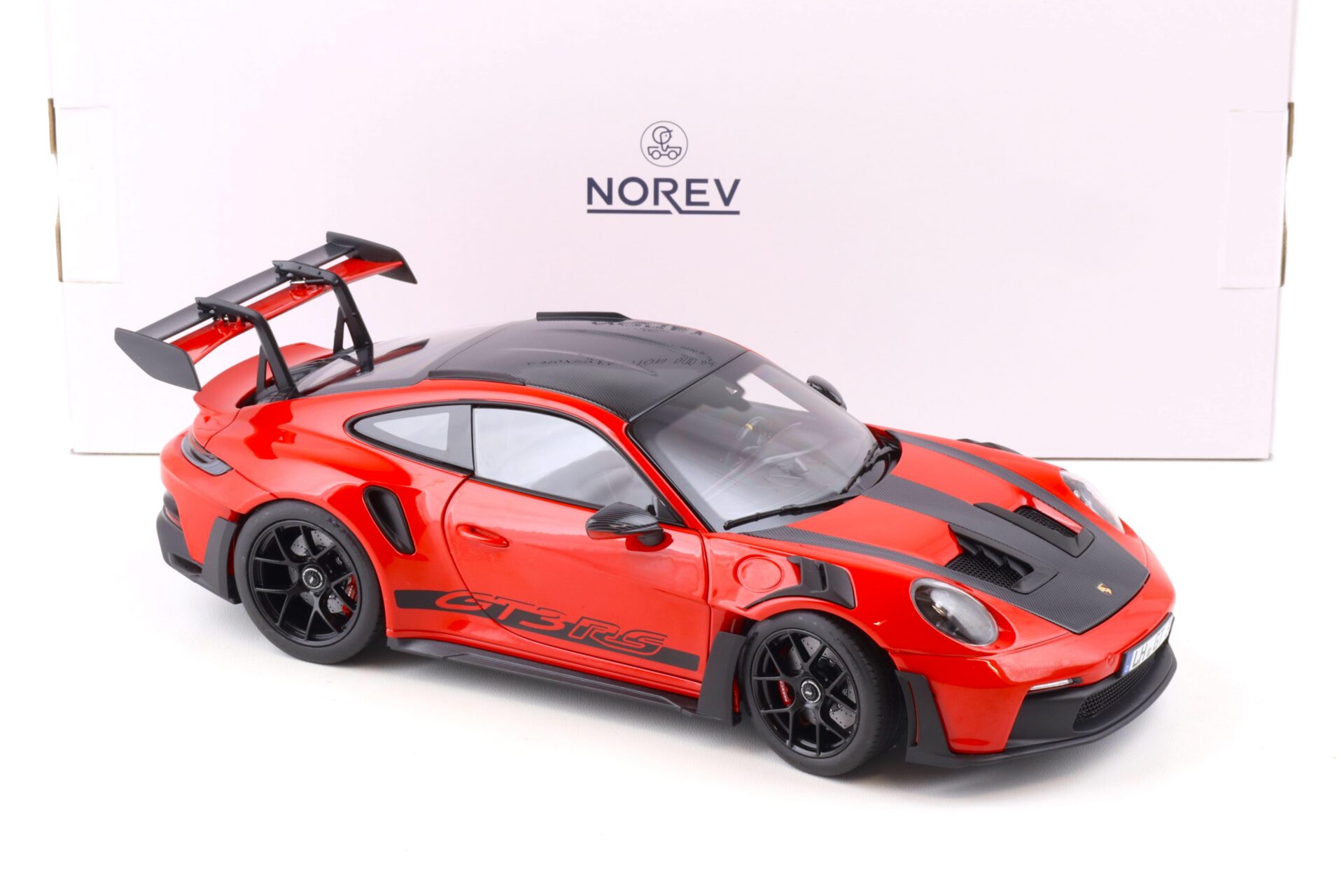 1:18 Norev Porsche 911 (992) GT3 RS Weissach Package 2022 Indisch red/ black wheels