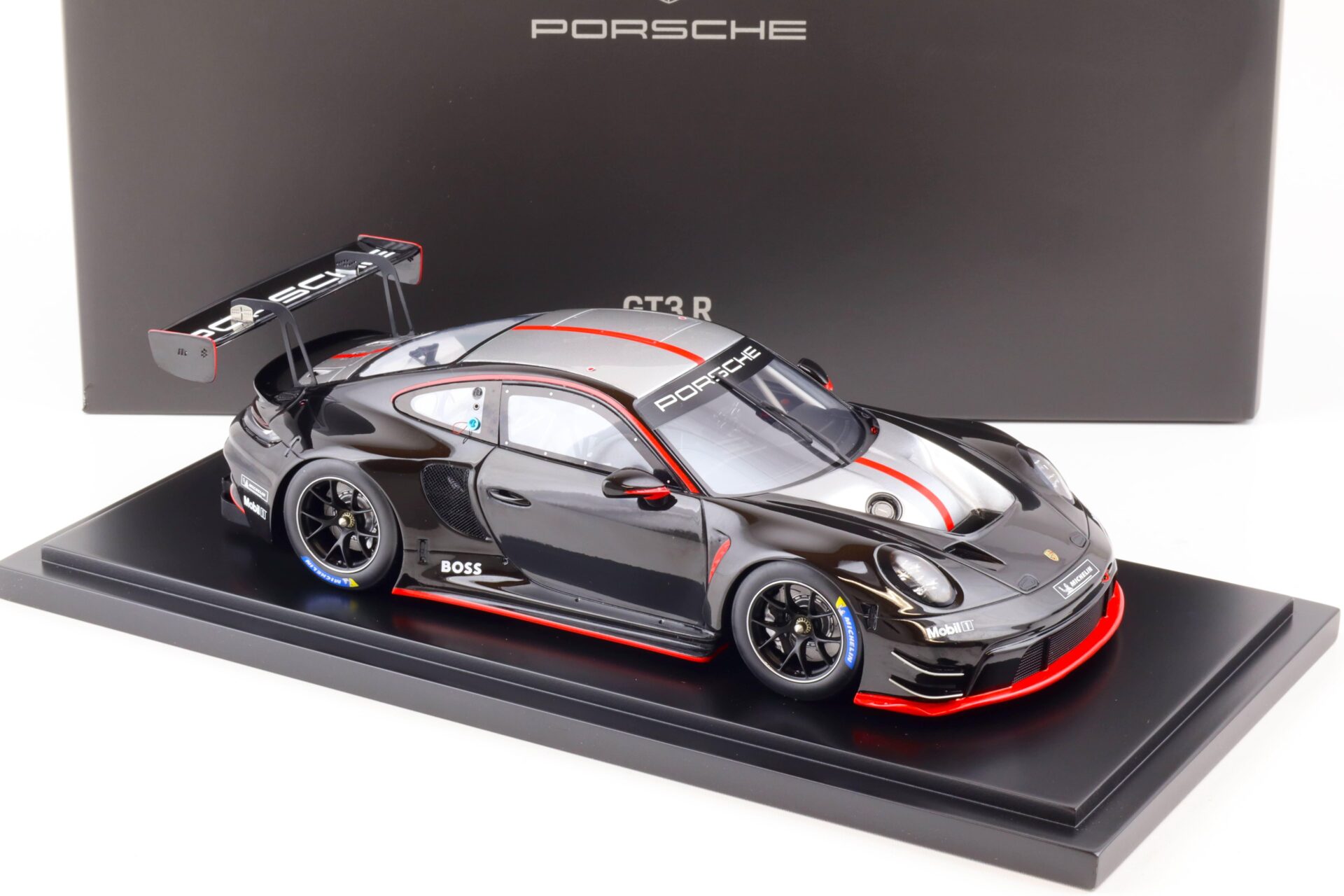 1:18 Spark Porsche 911 (992) GT3 R Coupe black/ silver WAP DEALER