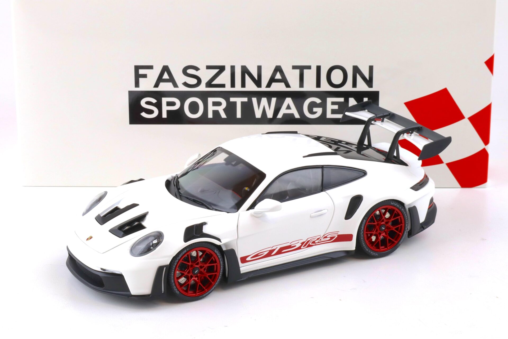 1:18 Minichamps Porsche 911 (992) GT3 RS Coupe 2023 white/ red