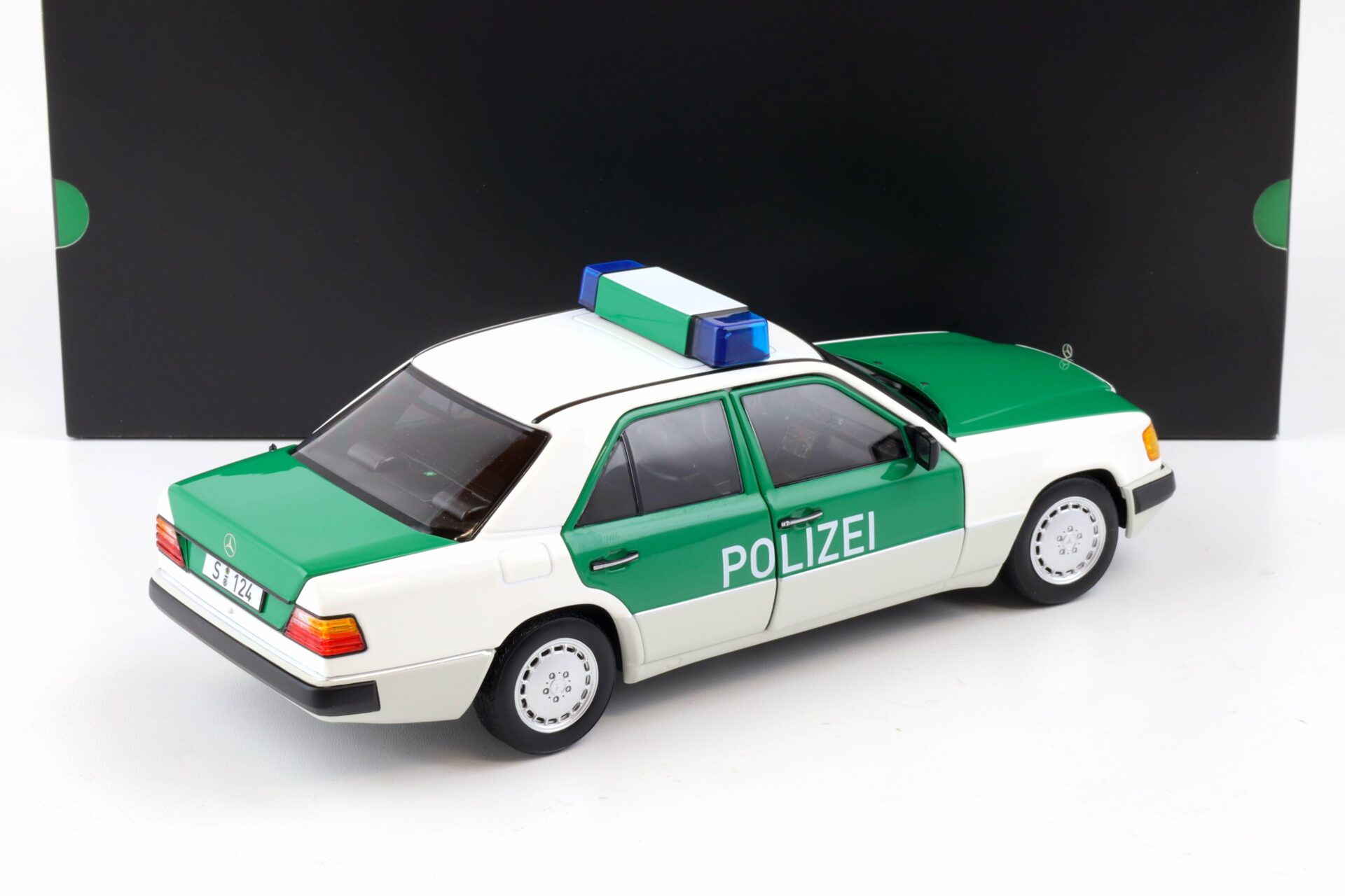 1:18 Norev Mercedes 230 E W124 Limousine 1992 POLIZEI white/ green DEALER VERSION