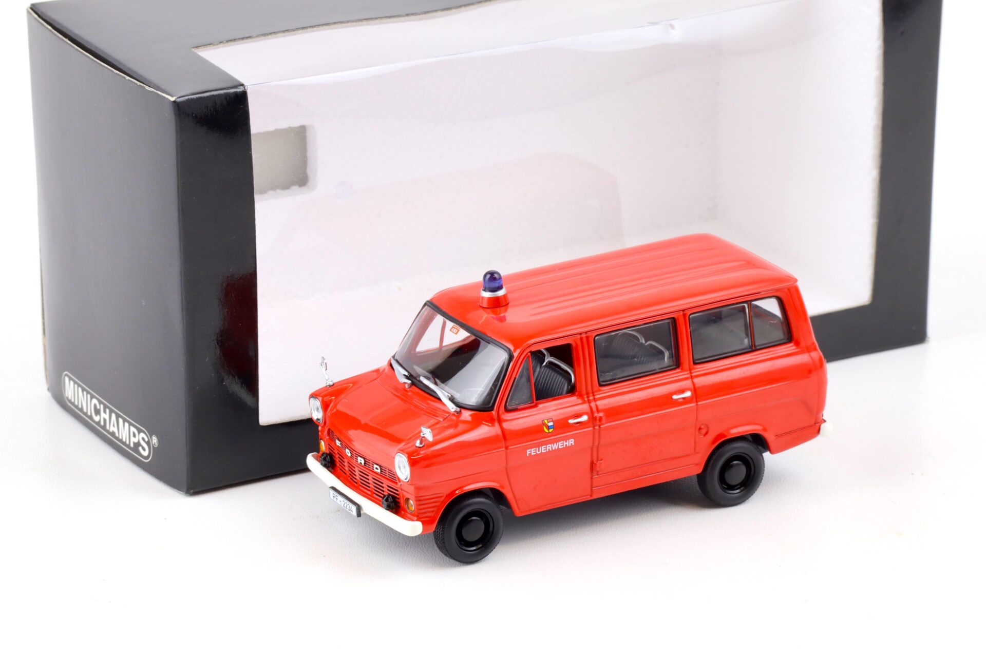 ID 87914 orig.jpg 1:43 Minichamps Ford Transit Bus 1965 Feuerwehr Pforzheim red