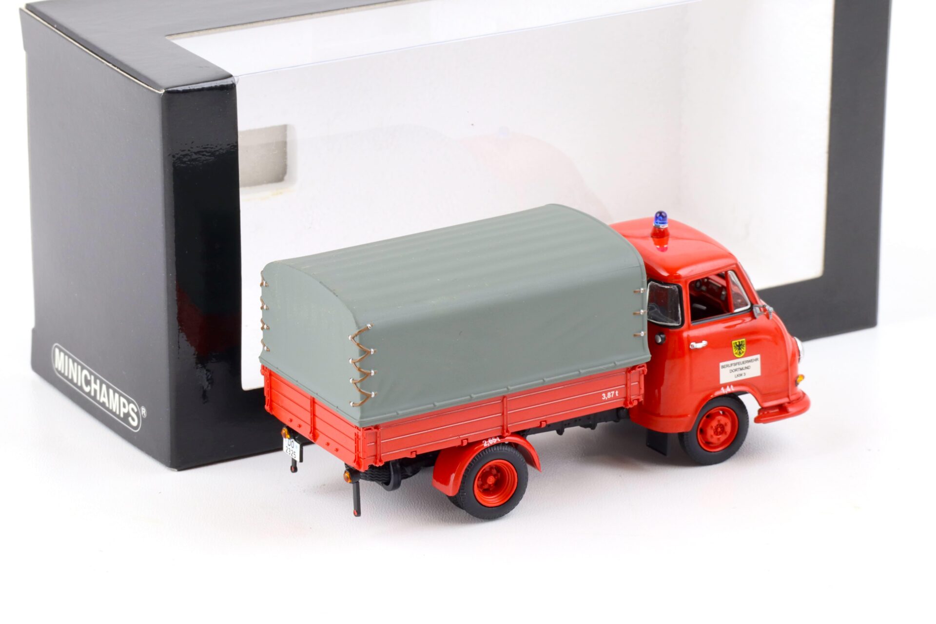 1:43 Minichamps Hanomag Kurier Pritschenwagen Feuerwehr Dortmund red