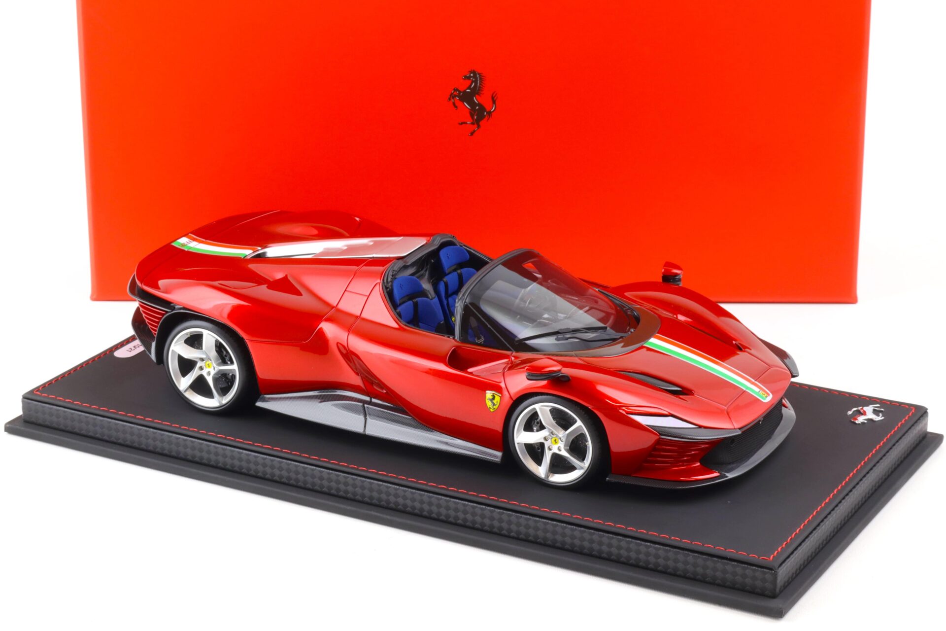 1:18 BBR Ferrari SP3 Daytona Serie Icona Rosso Magma red/ Italian Flag - Limited 21 pcs.