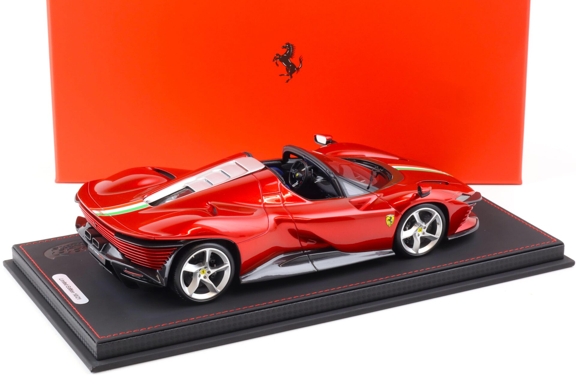 1:18 BBR Ferrari SP3 Daytona Serie Icona Rosso Magma red/ Italian Flag - Limited 21 pcs.