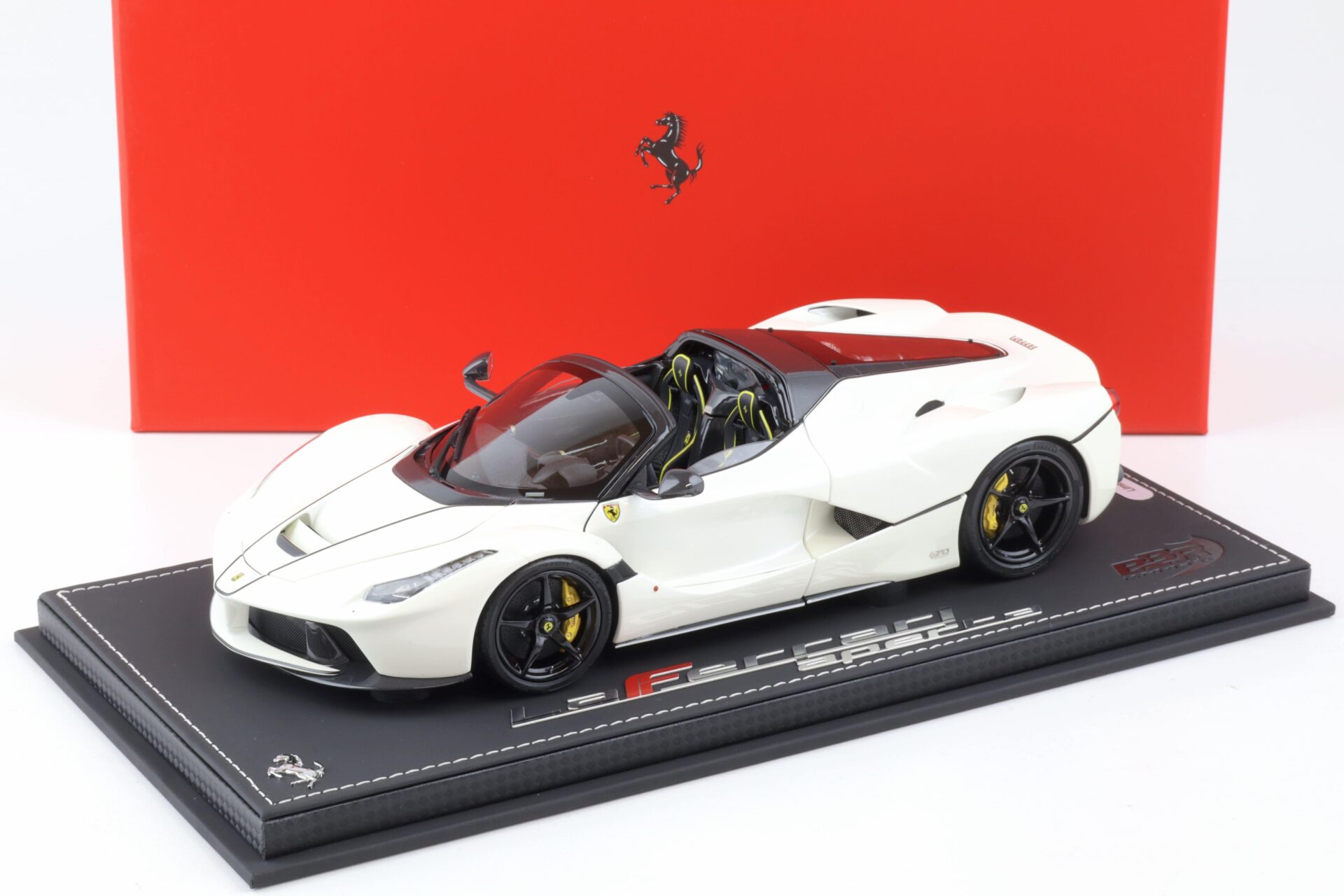 ID 88514 orig.jpg 1:18 BBR Ferrari LaFerrari Aperta Bianco Avus white/ black wheels with display - Limited 48 pcs.