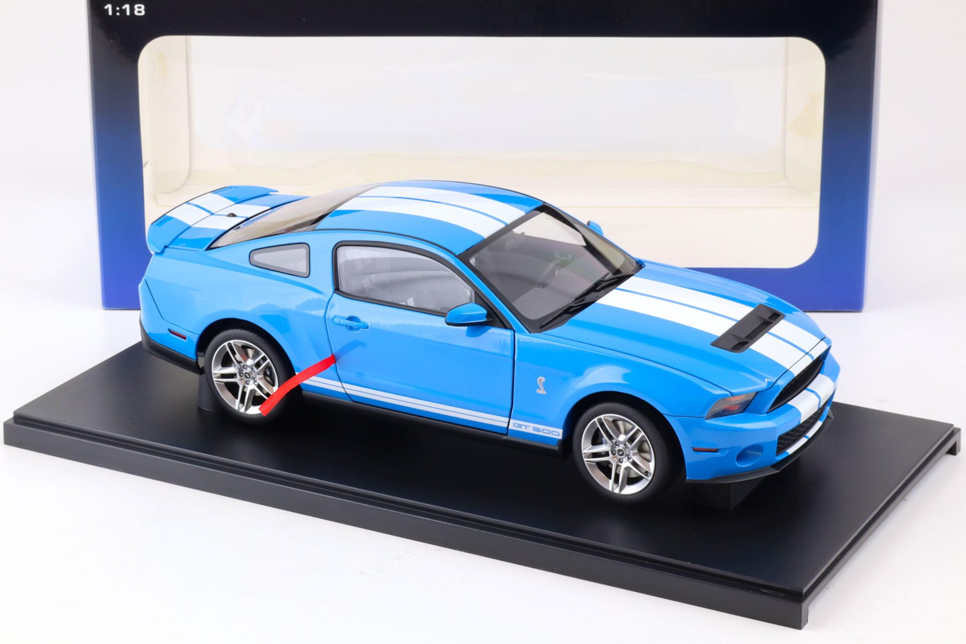 1:18 AUTOart 2010 Ford Shelby GT500 Coupe Grabber blue/ white stripes 72916