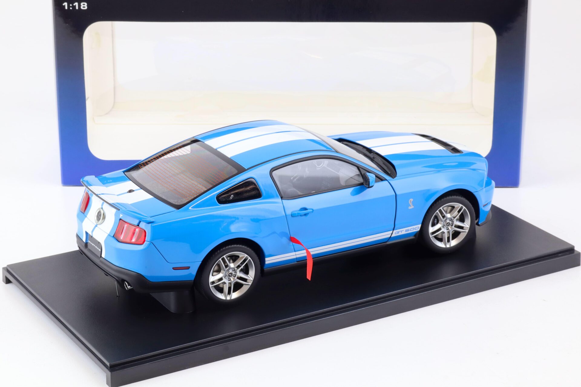 1:18 AUTOart 2010 Ford Shelby GT500 Coupe Grabber blue/ white stripes 72916