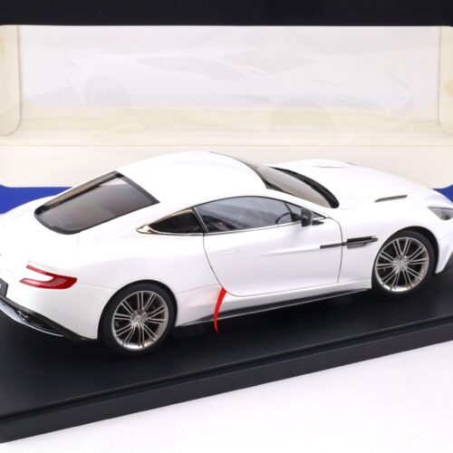 1:18 AUTOart Aston Martin Vanquish Coupe 2015 glossy white 70250