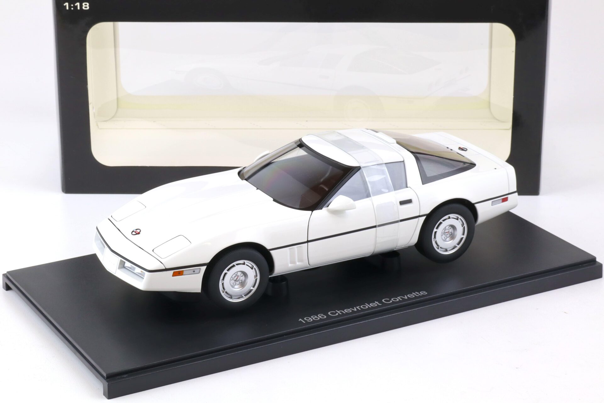 1:18 AUTOart 1986 Chevrolet Corvette C4 white 71243