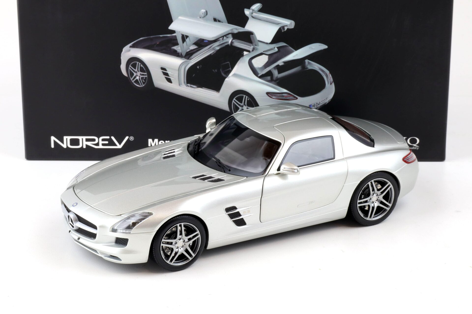 1:18 Norev Mercedes SLS AMG Coupe 2010 C197 silver metallic 183490
