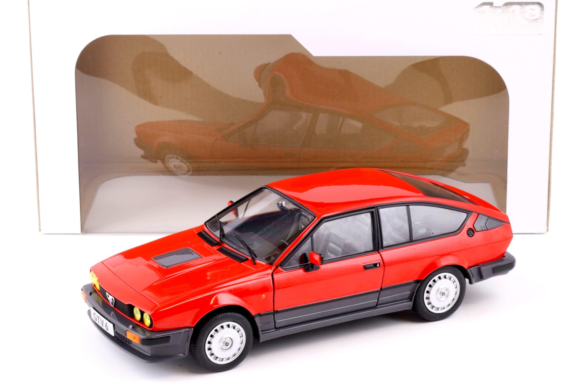 1:18 Solido Alfa Romeo GTV 6 Alfa red 1984 S1802301
