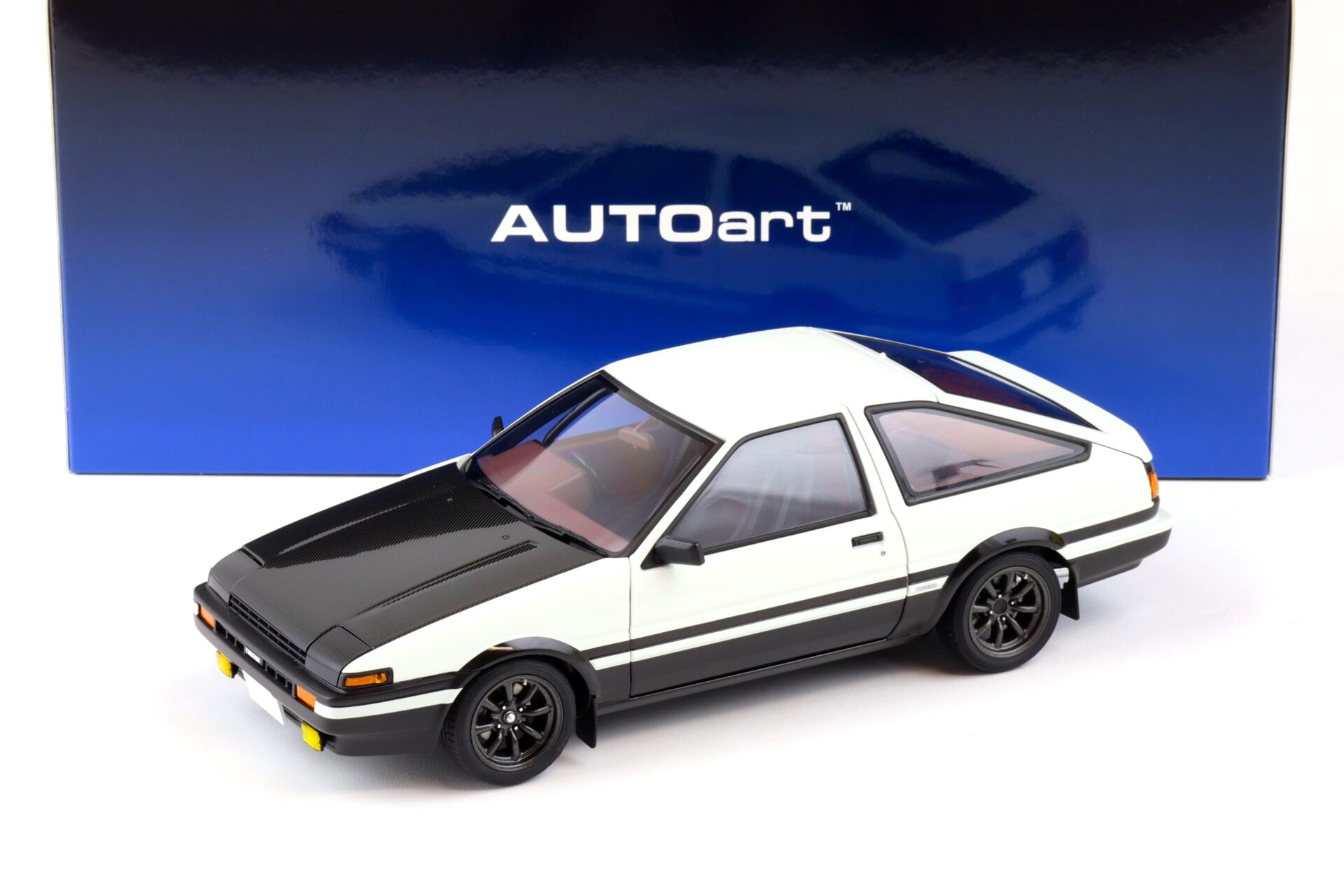 ID 89183 orig.jpg 1:18 AUTOart Toyota Sprinter Trueno AE86 INITIAL D PROJECT D Final Version white 78786