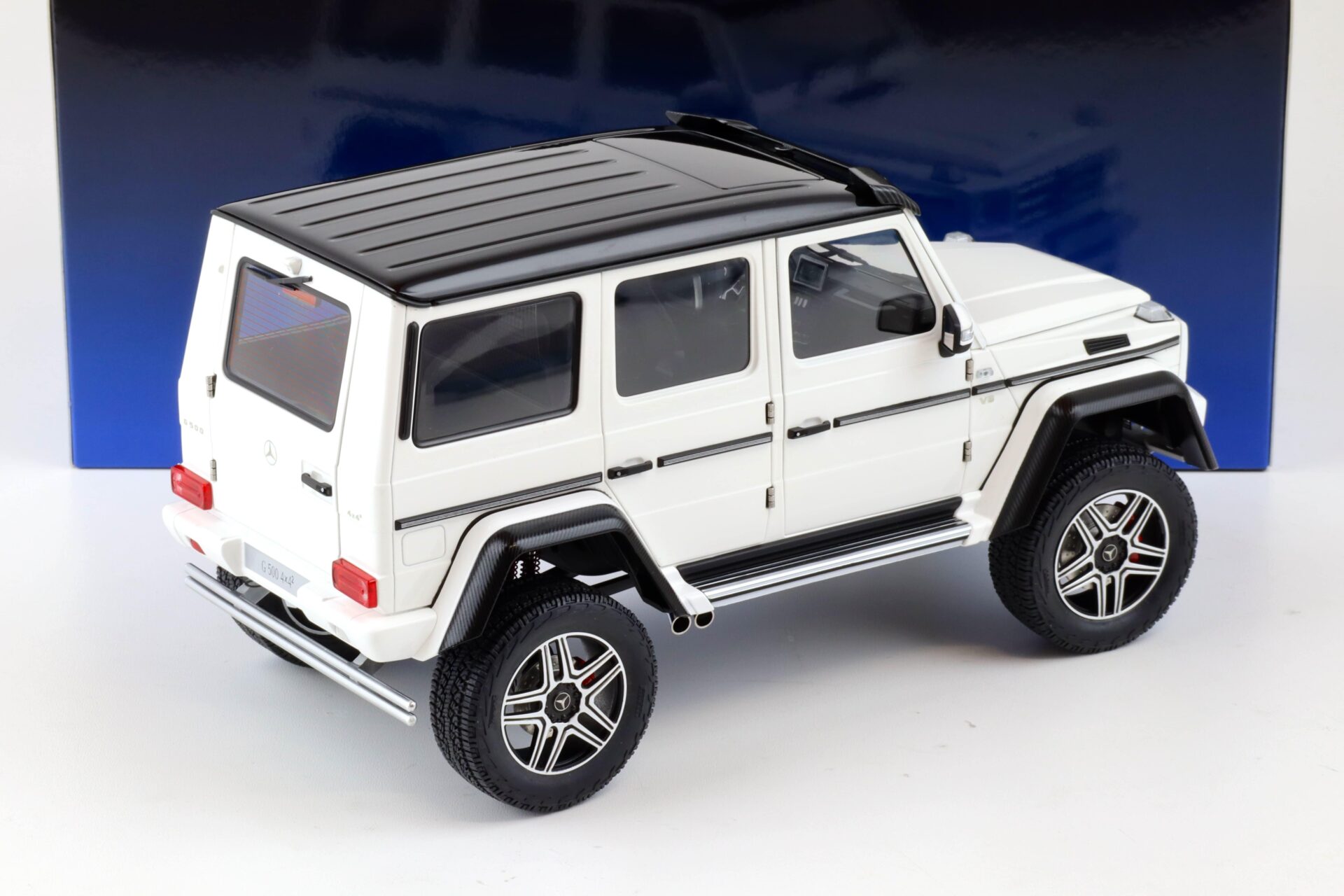 1:18 AUTOart Mercedes G500 4Ã4Â² G-Klasse Gloss white 76316