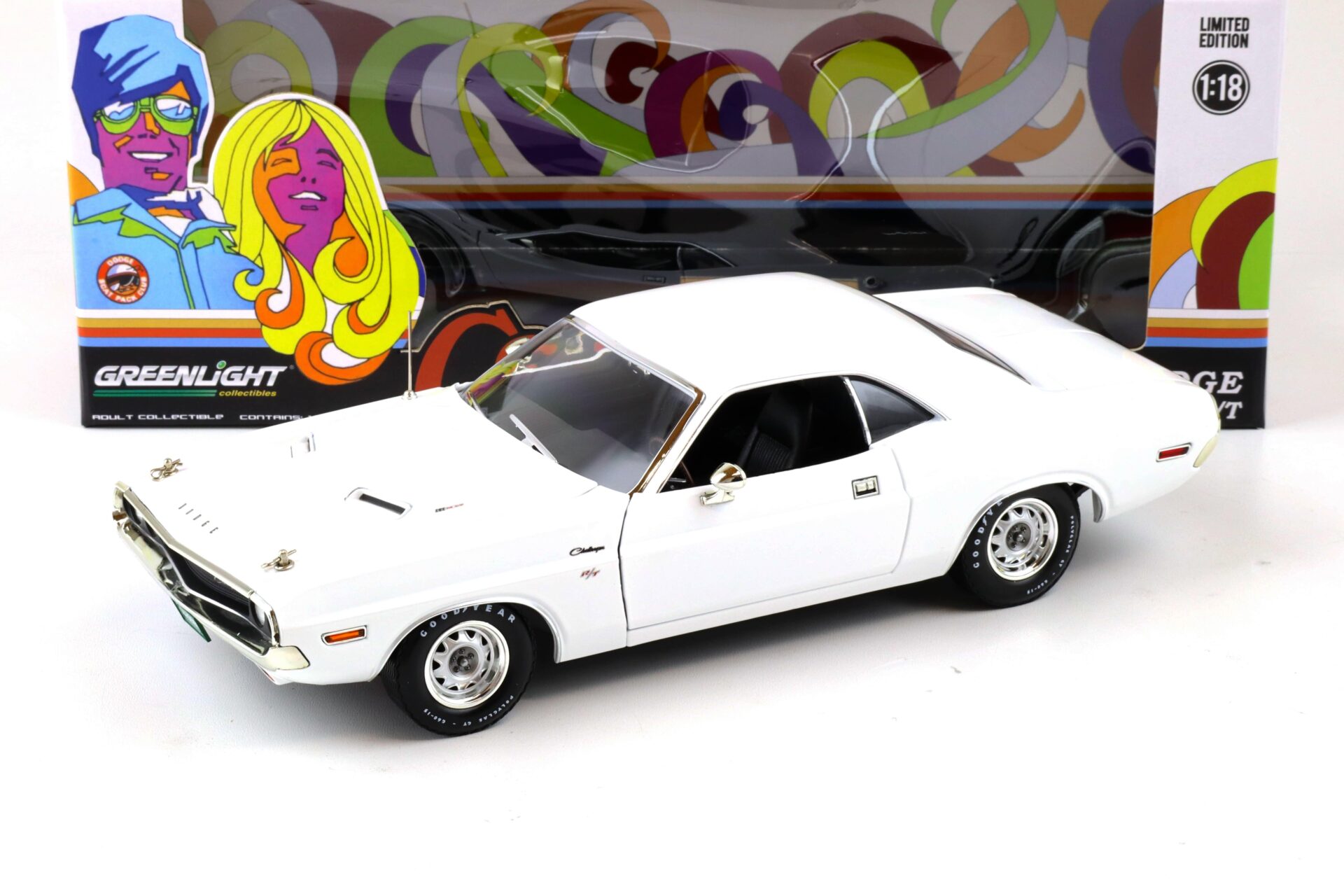1:18 Greenlight 1970 Dodge Challenger R/T Coupe white Run with the Dodge Scat Pack