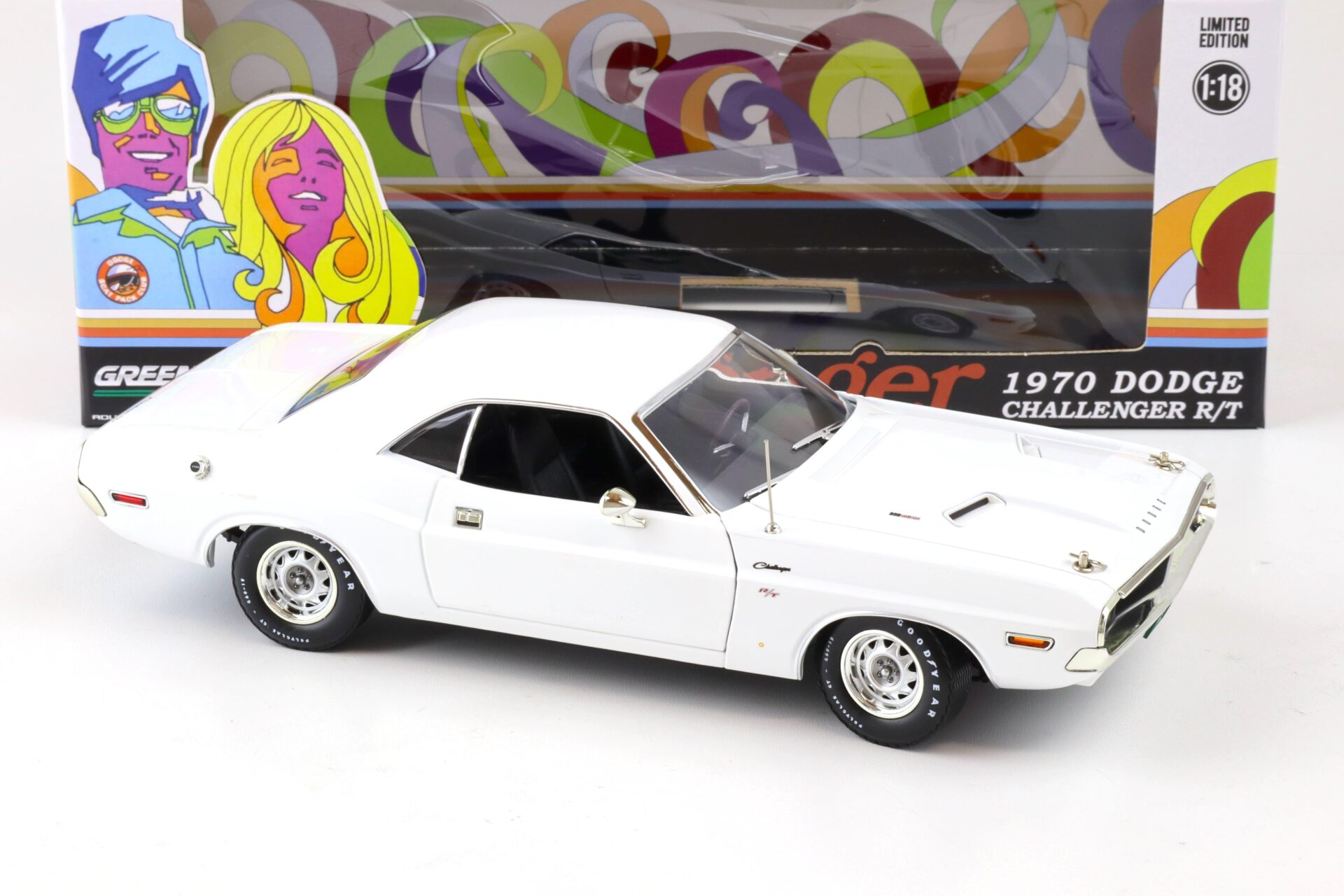 1:18 Greenlight 1970 Dodge Challenger R/T Coupe white Run with the Dodge Scat Pack