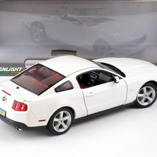 1:18 Greenlight 2010 Ford Mustang GT Coupe white/ red interior 12814