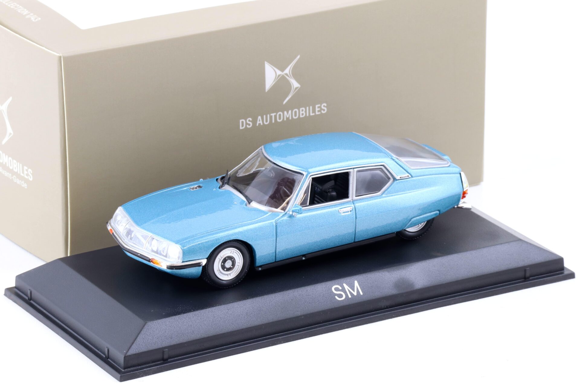 ID 89453 orig.jpg 1:43 Norev Citroen SM 1971 Platin blue metallic DEALER VERSION