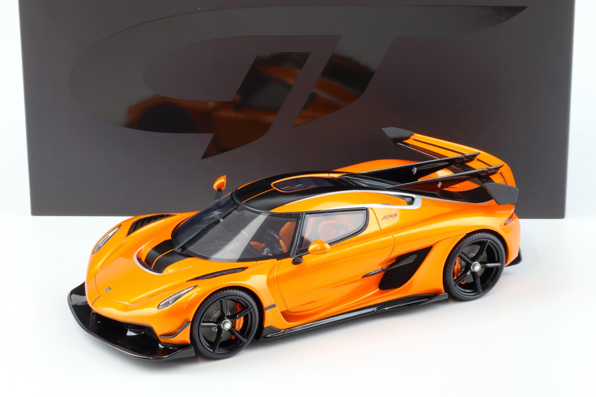 1:18 GT Spirit GT898 Koenigsegg Jesko Attack 2023 Tang orange metallic