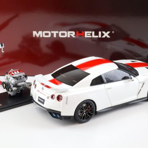 1:18 Motorhelix Nissan GT-R (R35) 50th Anniversary Brilliant white pearl + engine Diecast M83501