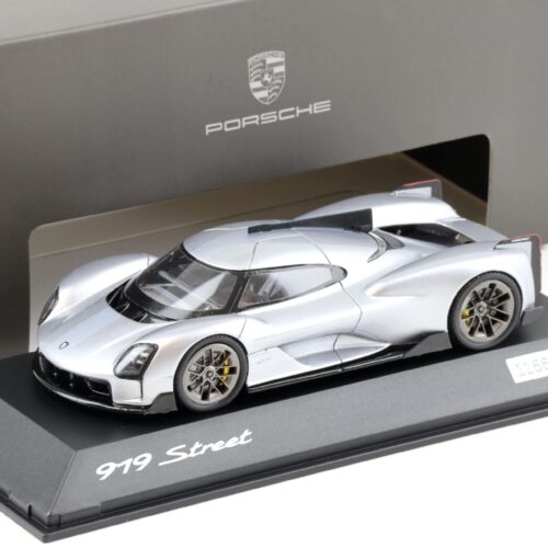 1:43 Spark Porsche 919 Street silver/ black Limited WAP DEALER