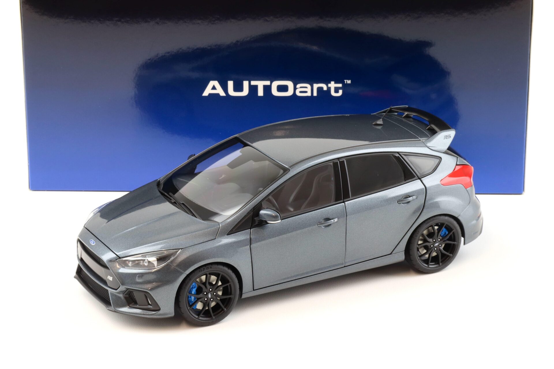 ID 90500 orig.jpg 1:18 AUTOart Ford Focus RS 2016 stealth grey 72954
